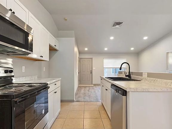 5th image of 2021 Carlee Dr APT B