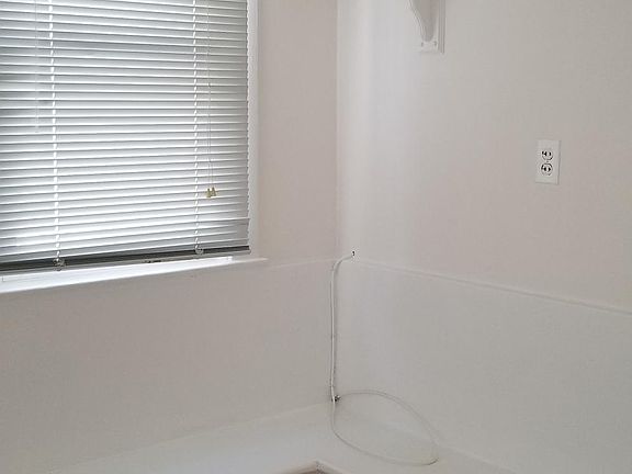 3rd image of 52 Ardmore Ave