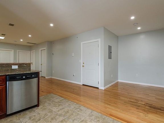 4th image of 306 3rd St #3