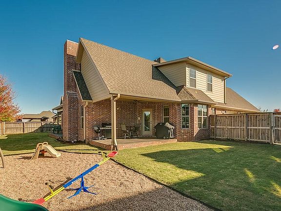 2nd image of 2701 W Murfield Dr