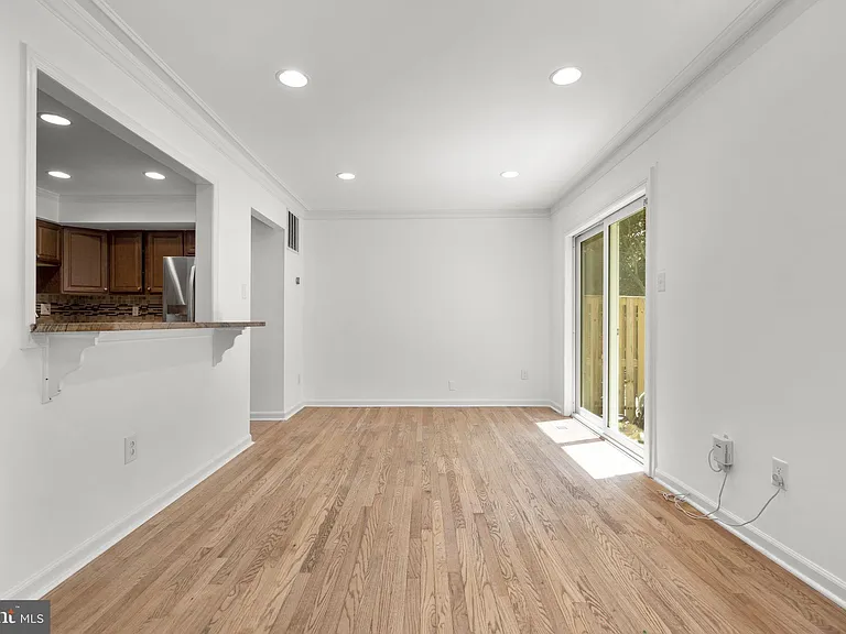 2407 Alsop Ct — Photo 15