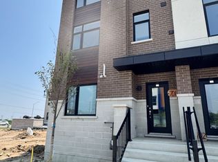 1695 Dersan St #111, Pickering, ON L1V 0G9