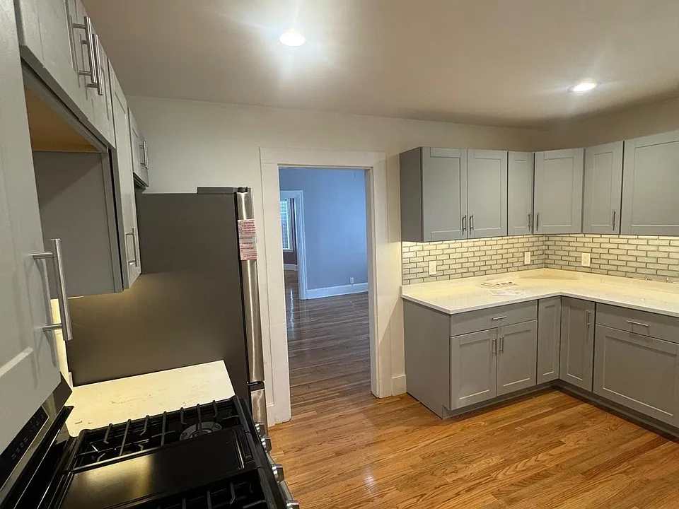 22-24 Everett Sq #2