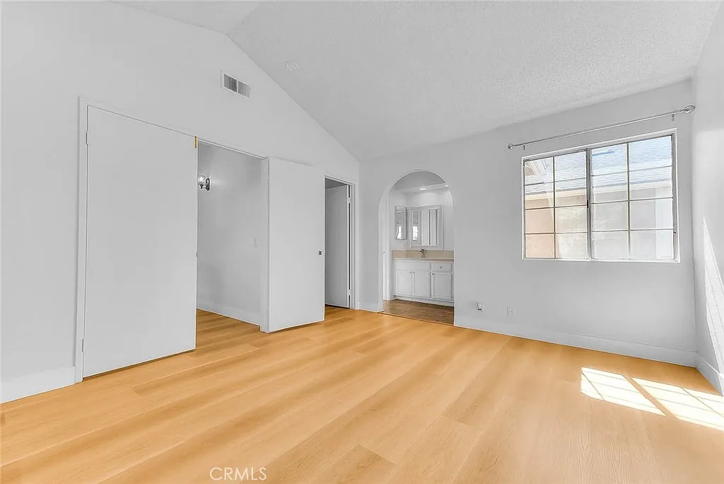3 bed, 1310 sqft, $3,000 — Photo 4