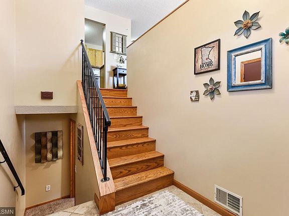 3rd image of 318 Appleblossom Ln