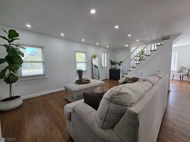 3 bed, 2.0 bath, 1456 sqft, $5,500 — Photo 4