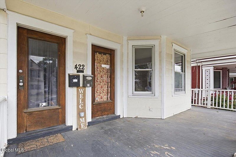 4th image of 422 Manning Boulevard