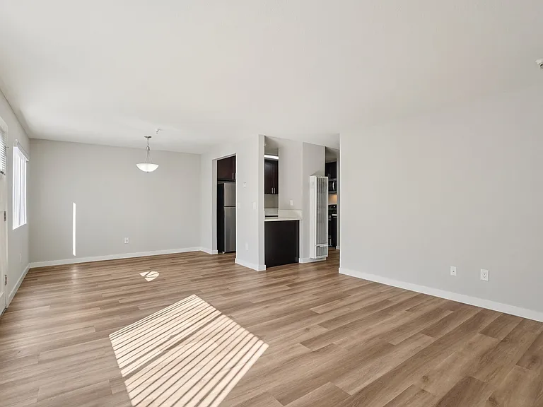 Chadron Apts — Photo 27