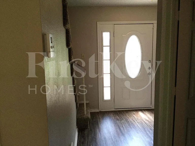 1403 Bradford Pl — Photo 2