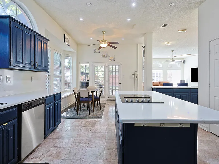 501 Halifax Ln — Photo 22