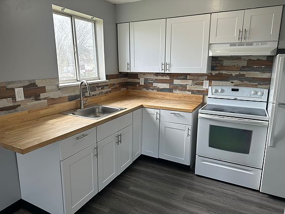 2nd image of 1745 Jefferson Ave #1