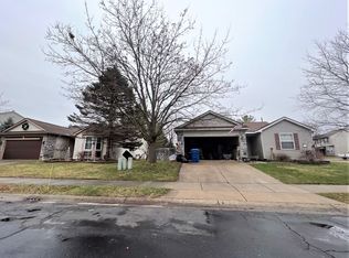 990 Princeton Dr, Waterford, MI 48327