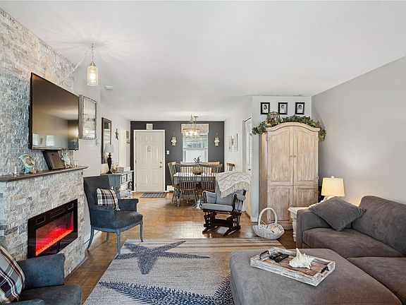 4th image of 14 Glen Hollow Dr APT E12