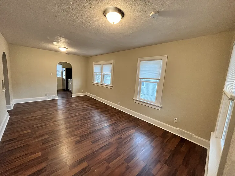2809 Columbia St — Photo 3