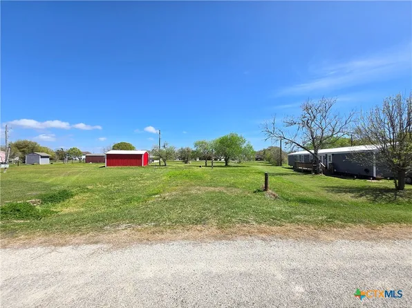 307 Swallow Dr, Palacios, TX 77465