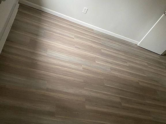 4th image of 20 Parkcenter Dr #I
