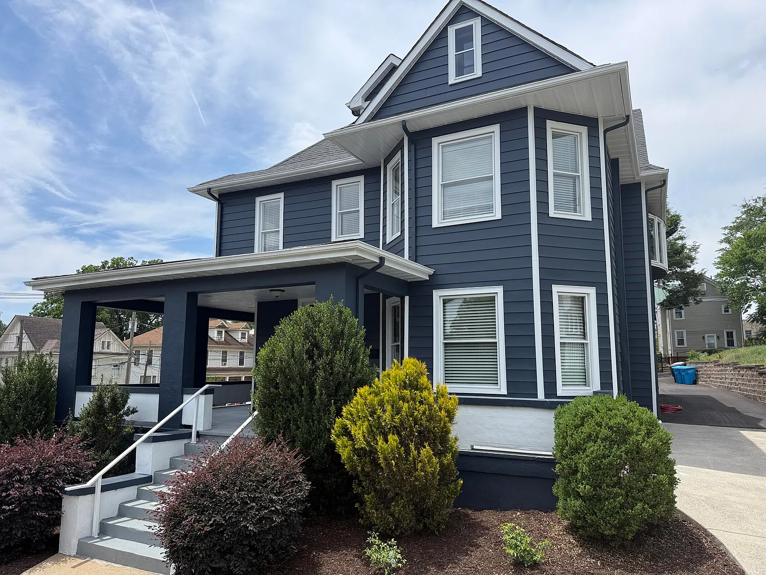11 bed, 2.5 bath, 3876 sqft, $3,500 — Photo 1
