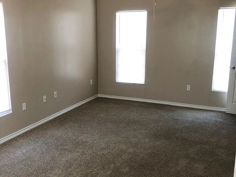 4122 Drake St — Photo 35