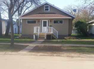 613 E 6th Ave, Redfield, SD 57469