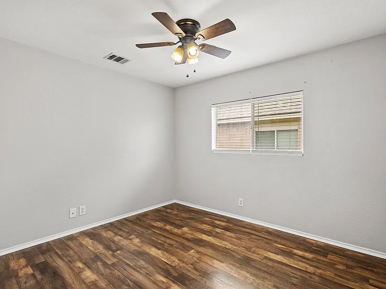 140 Katie Ct — Photo 13