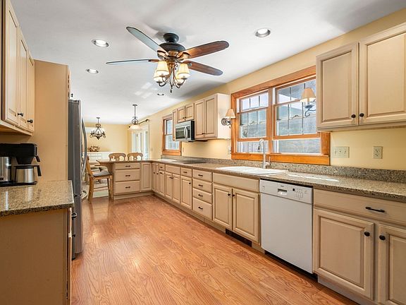 5th image of 12 Hillside Dr