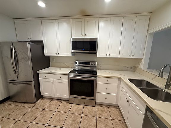 5th image of 3525 Lebon Dr Unit 105