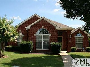 404 Jenkins Ln, Lewisville, TX 75067