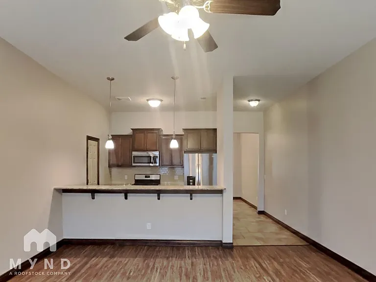 1114 Merlin Dr — Photo 4