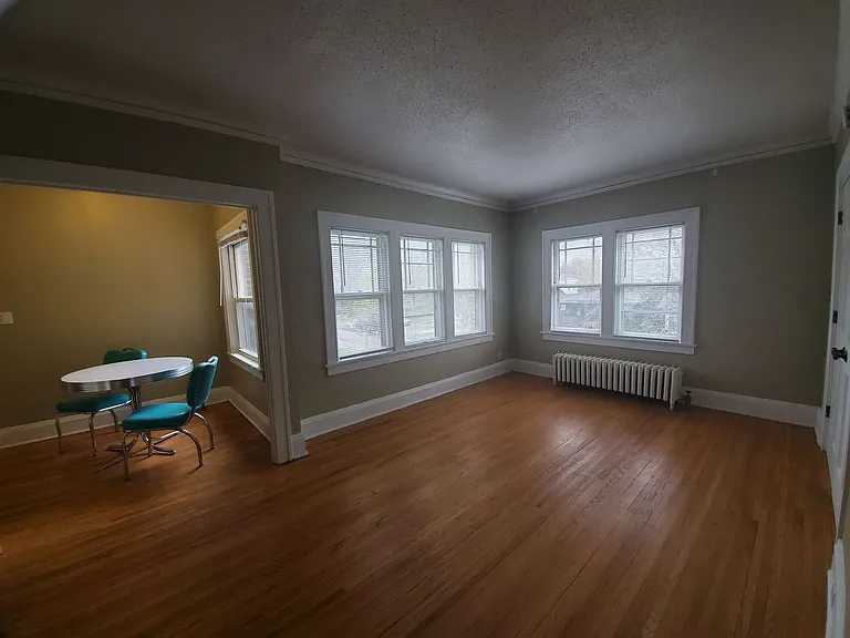 180 Lexington Parkway So. - Edgecumbe Court — Photo 2