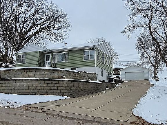 3rd image of 714 Avenue G