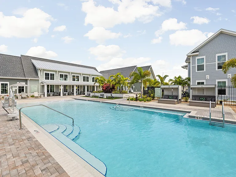 Palm Grove Luxury Apartments — Photo 22