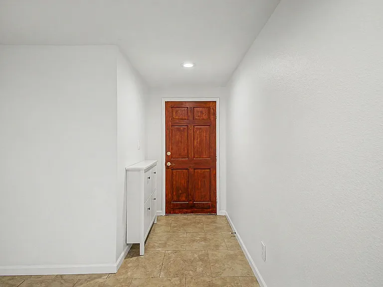 2104 N Comanche Dr — Photo 8