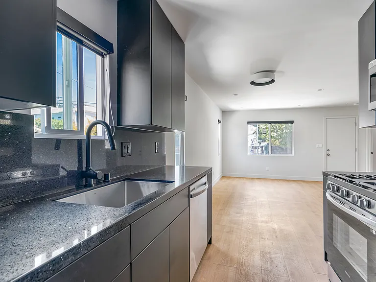 266 S Park View St #266 — Photo 15