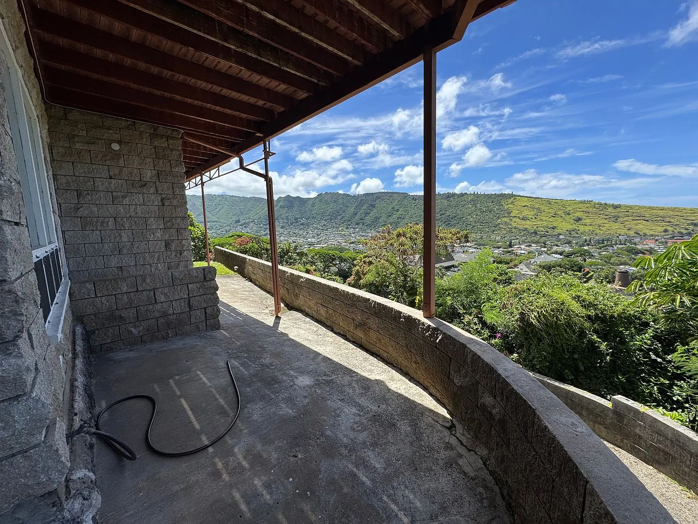 1 Bedroom / 1 Bathroom in Manoa — Photo 4