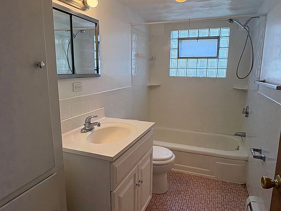 4th image of 110 Summit St #7