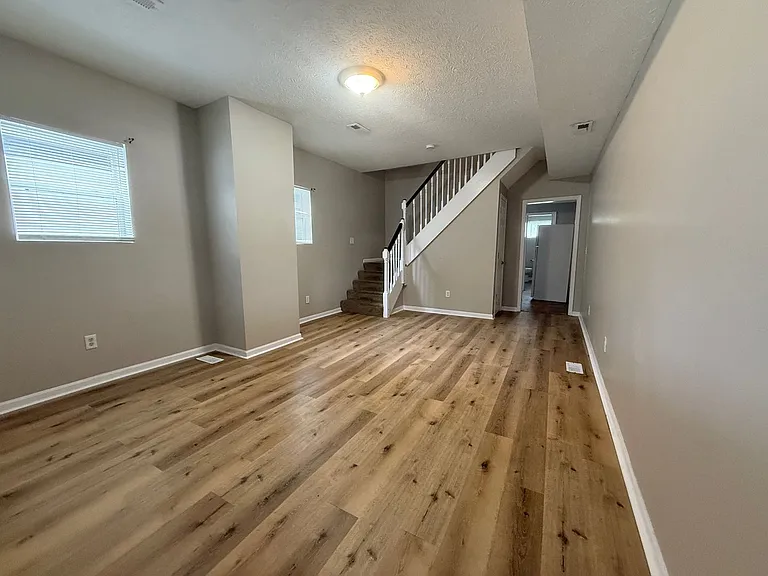 2020 Boyd Ave — Photo 4