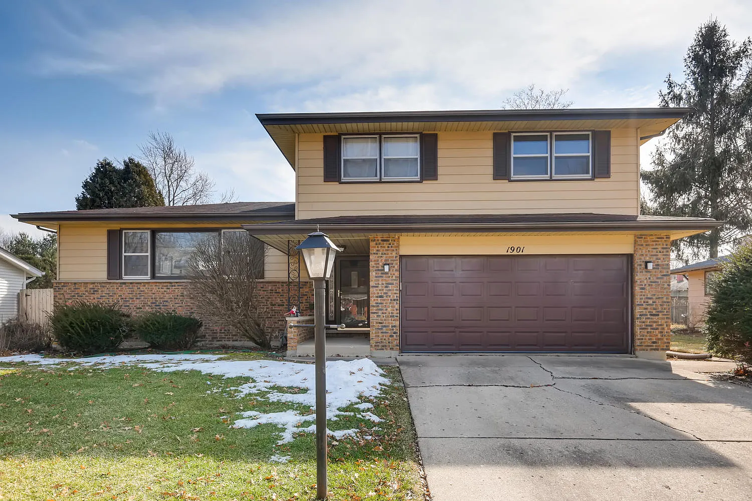 1901 Country Knoll Ln photo 1