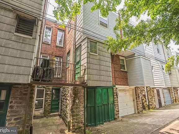 4th image of 225 W Godfrey Ave