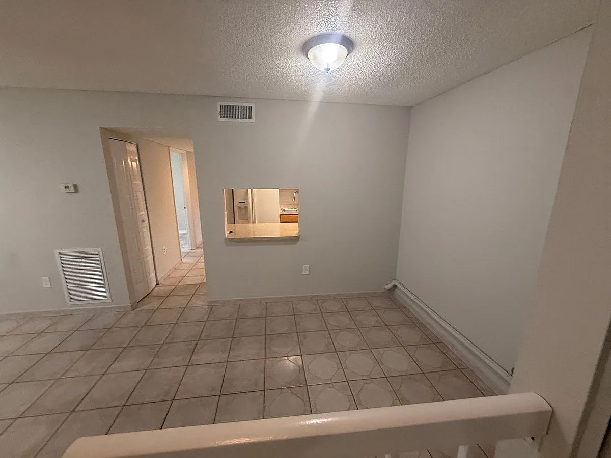 3280 S Semoran Blvd #11 — Photo 1