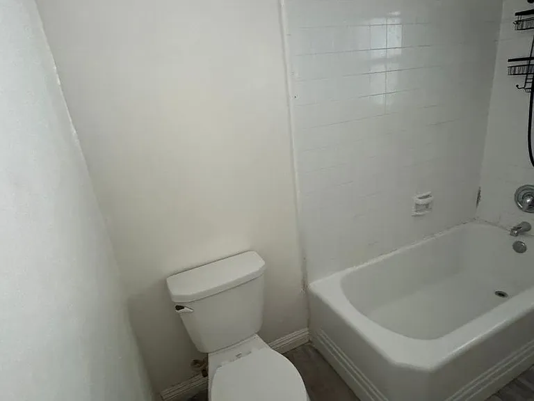 331 E Live Oak St — Photo 26