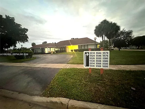 5482 Lakewood Cir S #B Photo 1