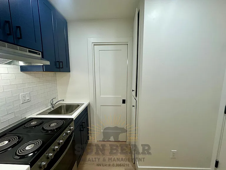 207 Robin Dr — Photo 3