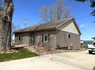 1042 N Lakeshore Rd, Harbor Beach, MI 48441
