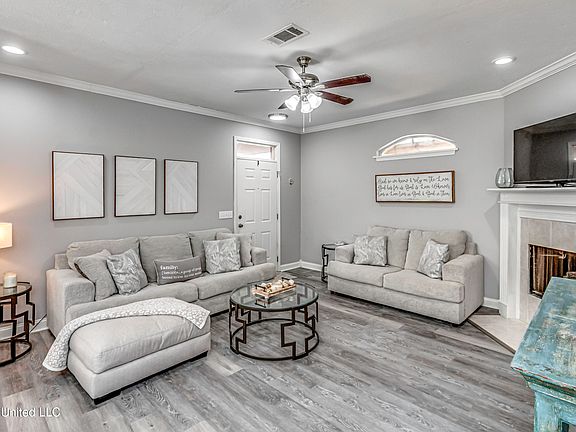 4th image of 202 Commonwealth Ave