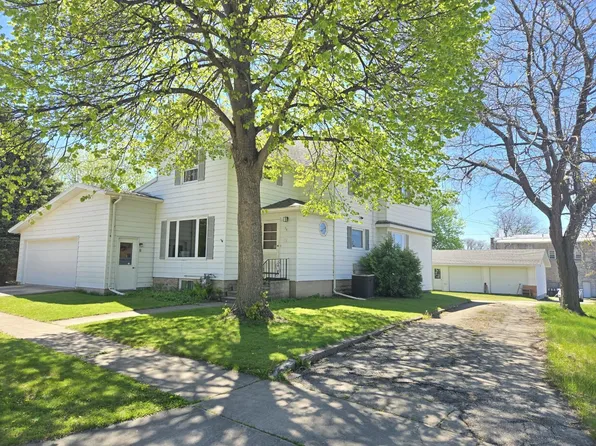 56 E Charles St, Markesan, WI 53946