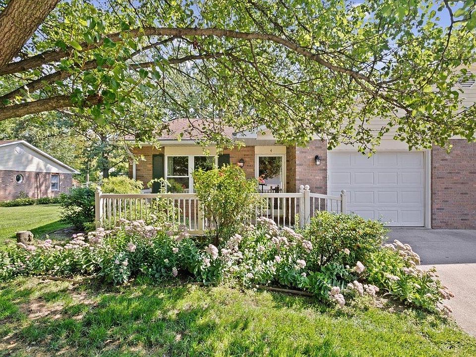 1st image of 4 Woodmere Dr