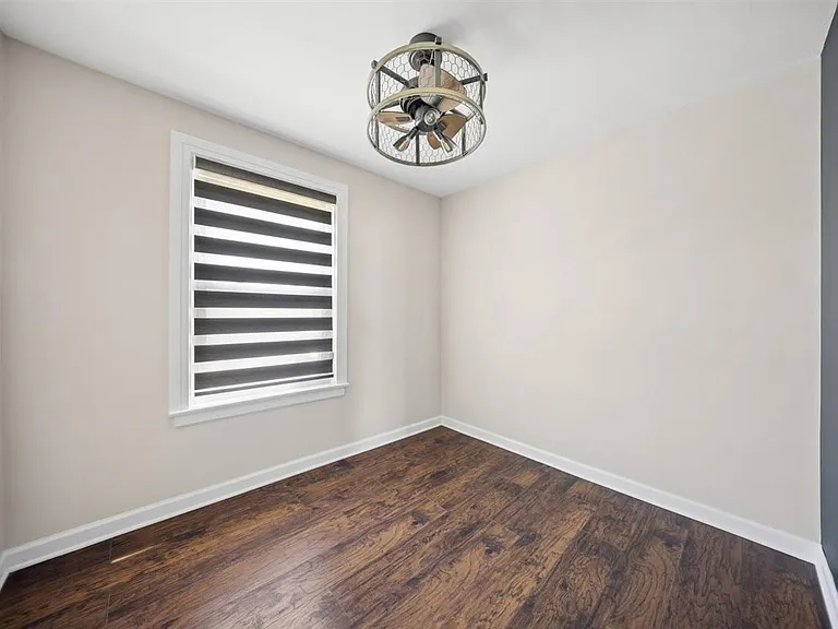 1798 Howard Ave — Photo 2