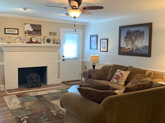 4th image of 2109 Canyon Dr