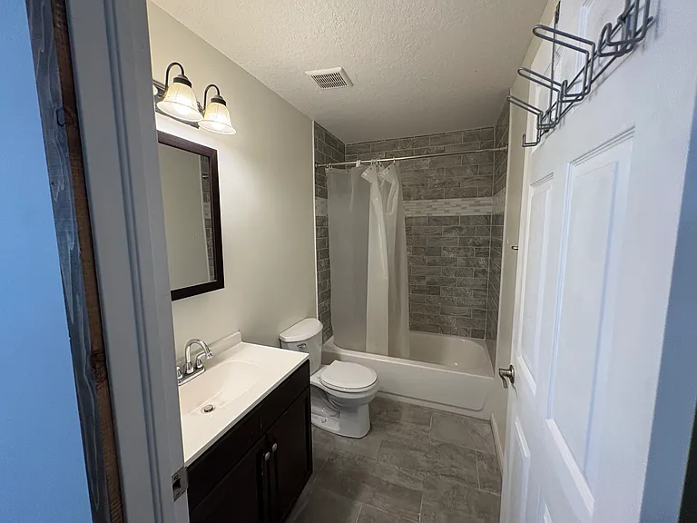 513 Greenbrough Dr — Photo 11