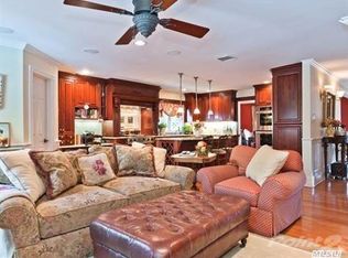 3340 Robbin Ln, Merrick, NY 11566